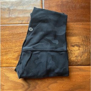 Lululemon Align Leggings Size 0 Length 25” in the color “Heritage Camo”!!🖤